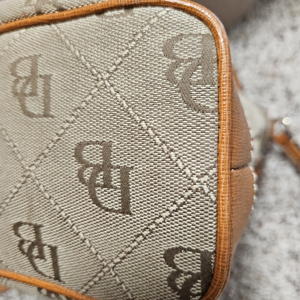 DOONEY & BOURKE Signature Logo Crossbody Handbag ๐ & Matching Wallet - Picture 8 of 16